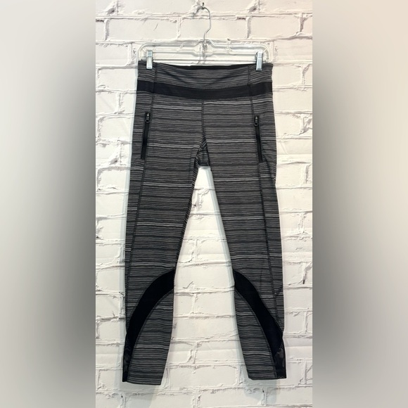 Lululemon Pace Rival Crop striped black and white- Size 8 - Picture 1 of 6